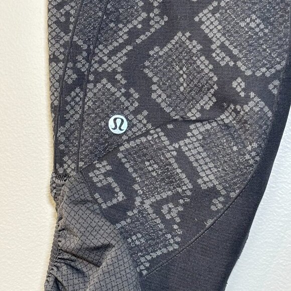 Lululemon In The Flow Ruched Crop Leggings Snake Print, Size 10 - Picture 3 of 10